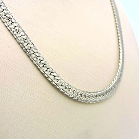 Vintage Wide Silver Textured Herringbone Chain Necklace - Picture 2 of 5